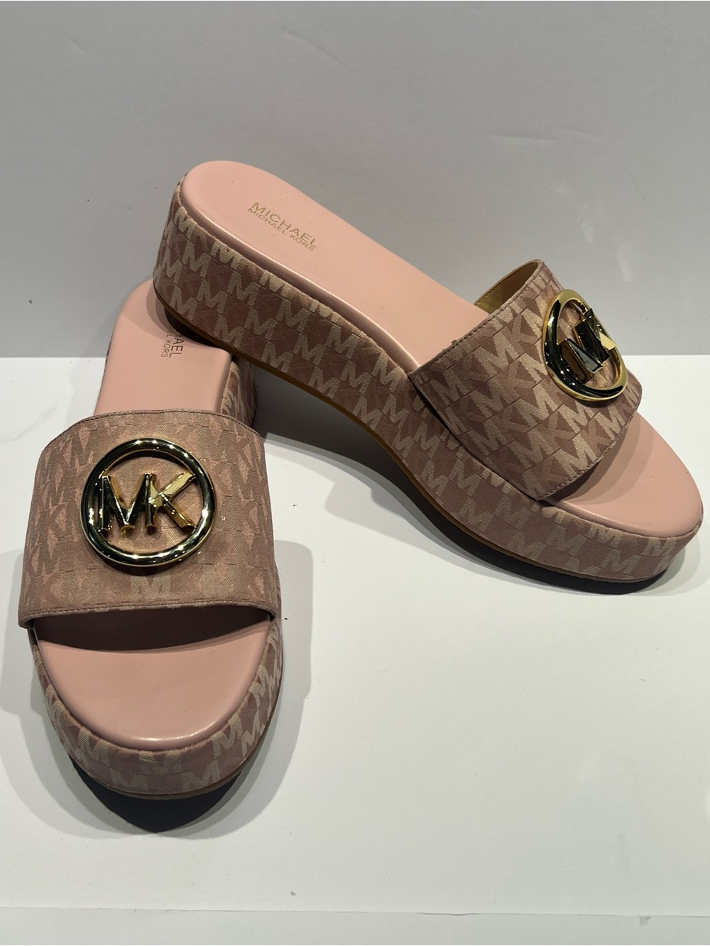 MICHAEL KORS Sadler Wedge Sandals MK Logo Fawn Light Pink Size 9.5